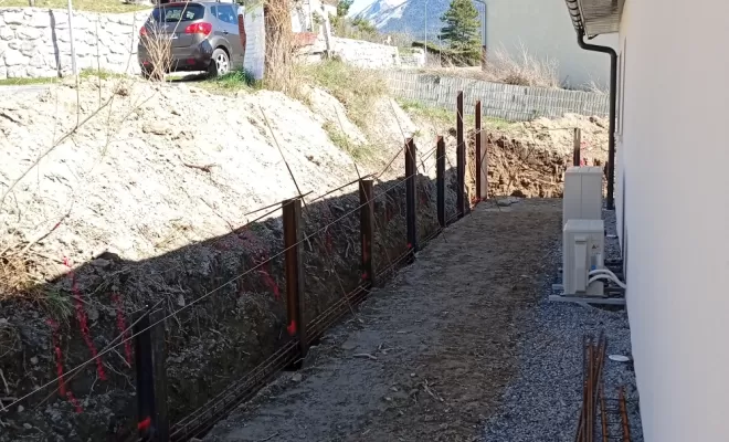 Réalisation d'une Berlinoise (mur de soutènement), Embrun, Pierre Bois & Jardins